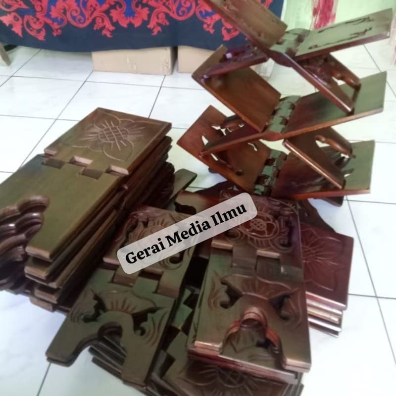 Rehal Al Quran Besar rekhal Al Quran - Rekal besar Al Qur'an ukir