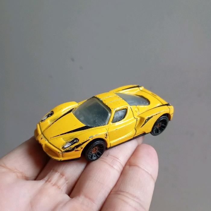 JJtoys hot wheels diecast Ferrari enzo kuning 2ND