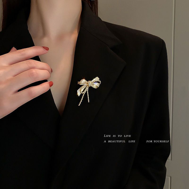 Brooch Pita Berlian Emas Premium Wanita - Gaya Chanel INS Elegan | Peniti Jas & Jaket
