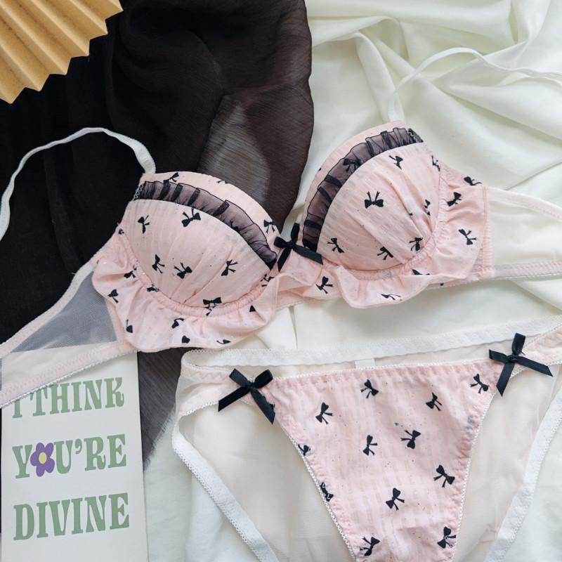 Awan Lembut Set Bra Push-up Tanpa Kawat Lolita Milk Crisp Lace Lingerie Wanita