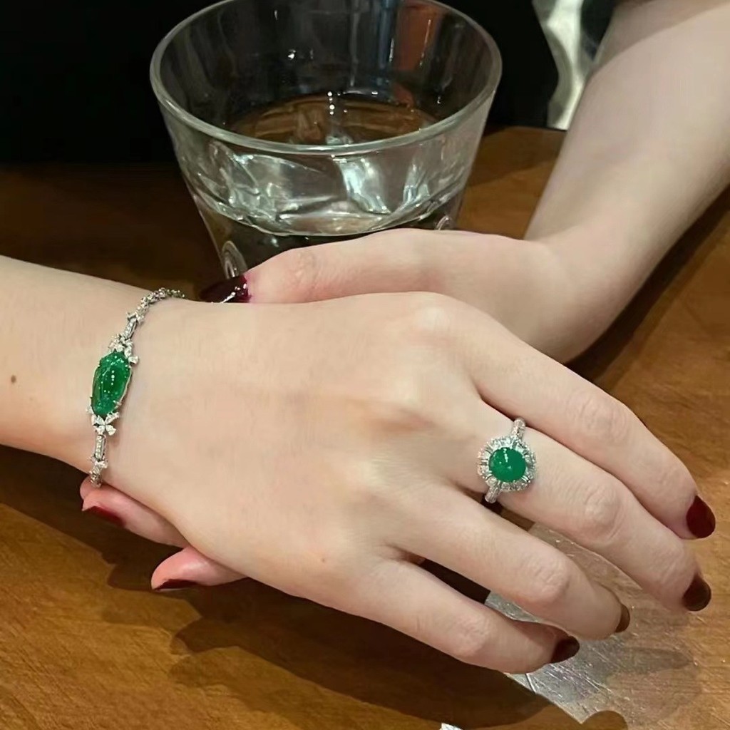 Bukan untuk dijual.Liontin cincin cabochon batu giok es Burma alami kualitas A dari tambang lama ber