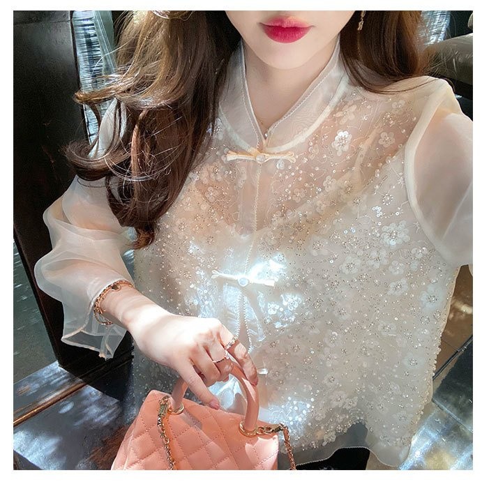 Hanfu wanita gaya Cina modern dengan sentuhan desain yang unik dan berkelas.