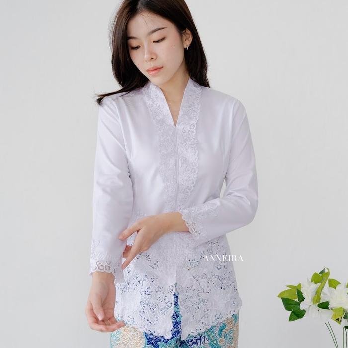 Kebaya putih modern lengan panjang (MORA) - XS