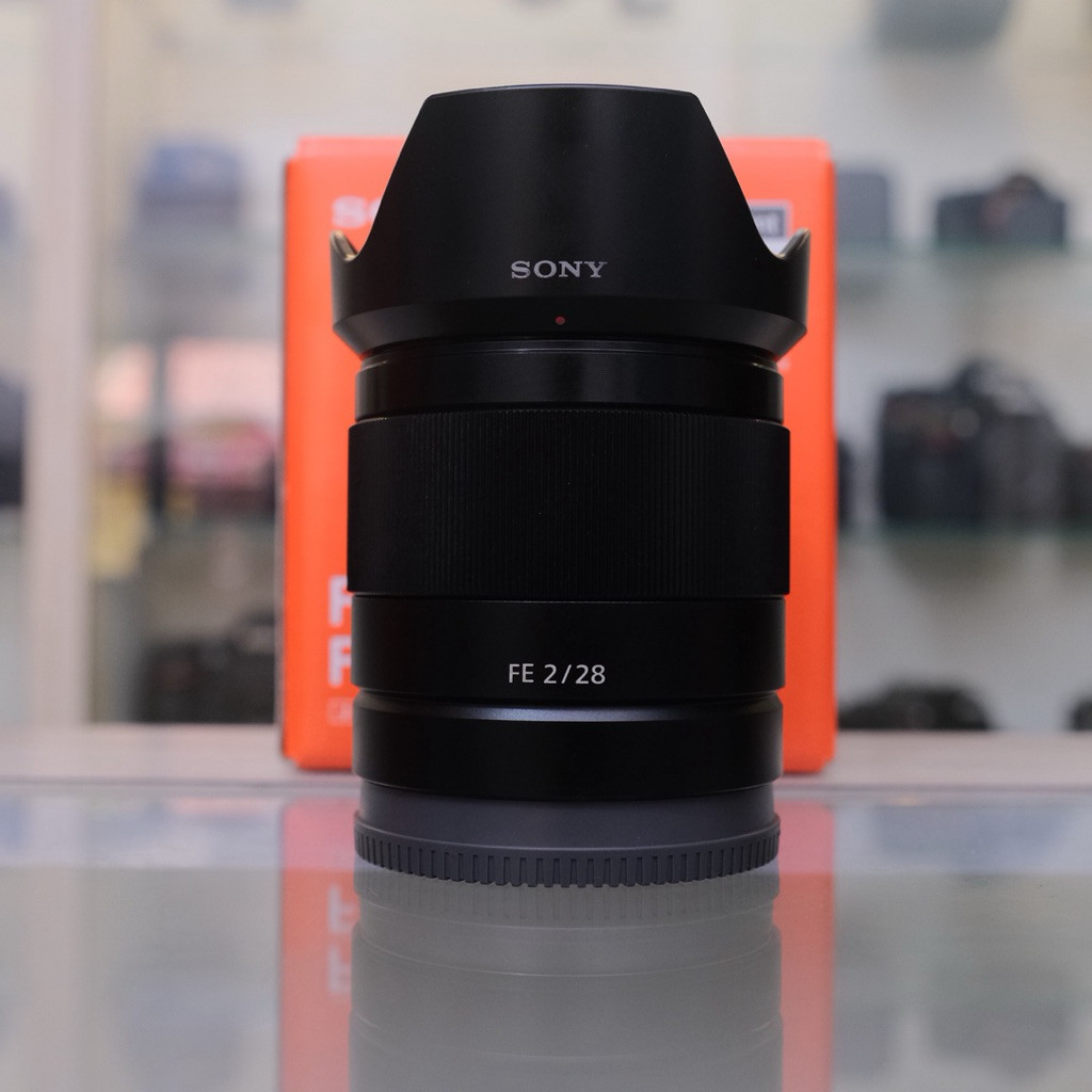 Lensa fix Sony FE 28mm f2 f.2 dan converter ultra wide