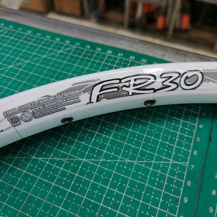 Velg ALEXRIMS Ukuran 26 FR-30 XD-LITE SX-44 Putih Disc 32 Hole Mata Ikan Rims 26 Alexrims Sepasang -