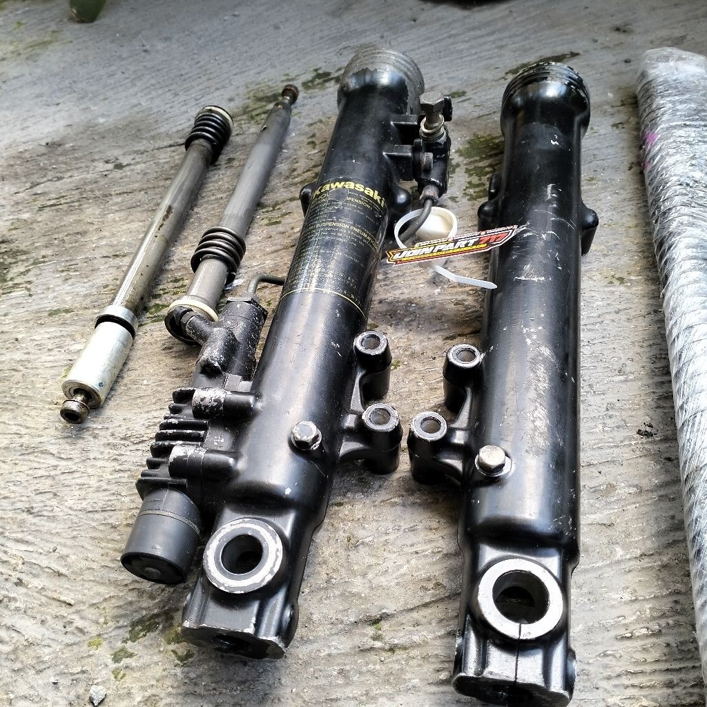 BOTTEM SEKOK SHOCK DEPAN KAWASI GPZ 500 GPZ900 GARIS 3 ORIGINAL