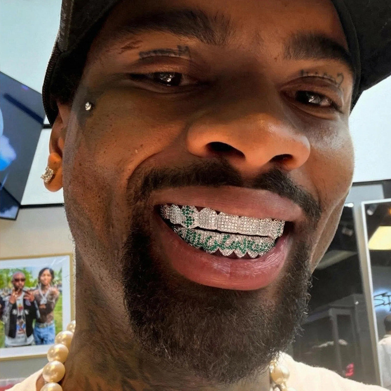 Gaya hip hop delapan gigi penuh dengan kawat gigi zirkon dekorasi gigi hipster berlapis emas asli