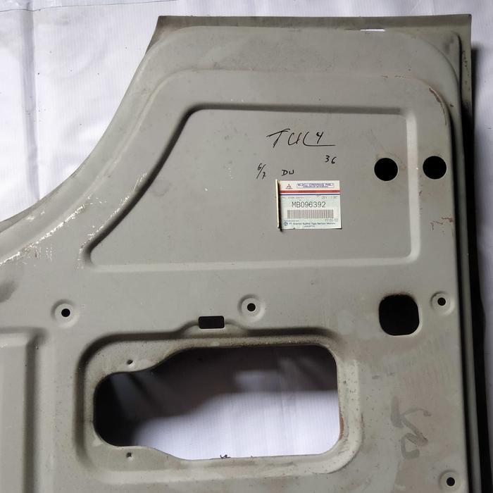 Kedok / Panel / Kulit Daun Bahan Pintu Kabin Dalam Depan / Indoor Front Kanan (R/H) Colt Diesel FE /