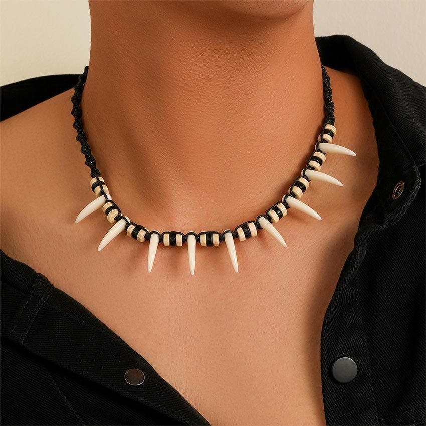 Larisia Store Kalung Taring Serigala Resin Hip Hop Punk Aksesoris Cowok Retro Rantai Hitam Keren