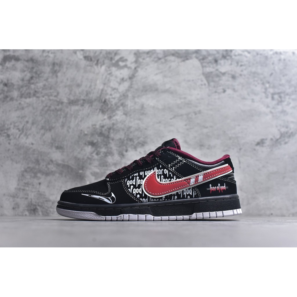 nk SB Dunk Low Huruf Hitam Merah Sepatu Kasual