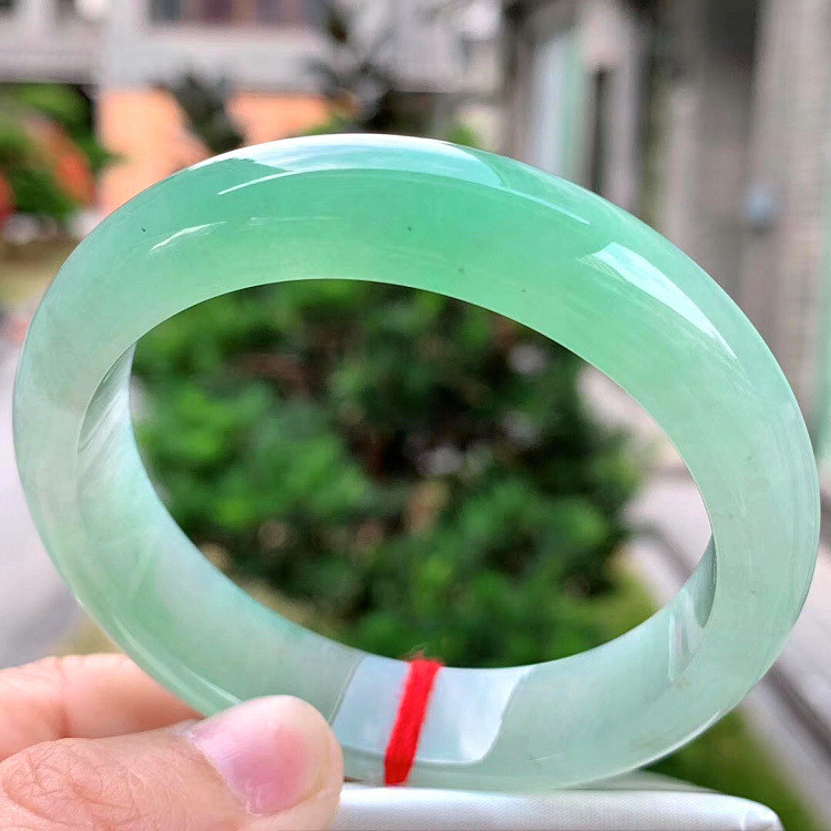 Gelang Giok Hijau Es Myanmar Gelang Giok Mulia dari Tambang Lama Myanmar Gelang Giok Hijau Bening Se