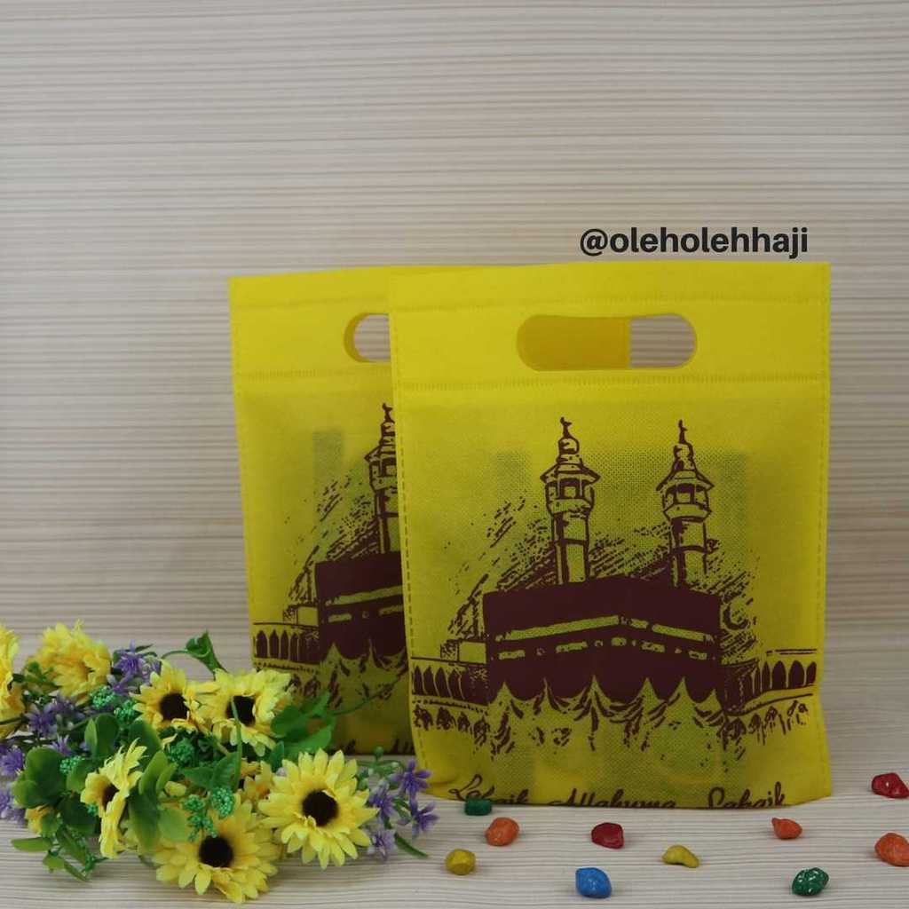 Tas Souvenir Kecil Bahan Kain Spunbond Goodie Bag Oleh Oleh Haji Umroh