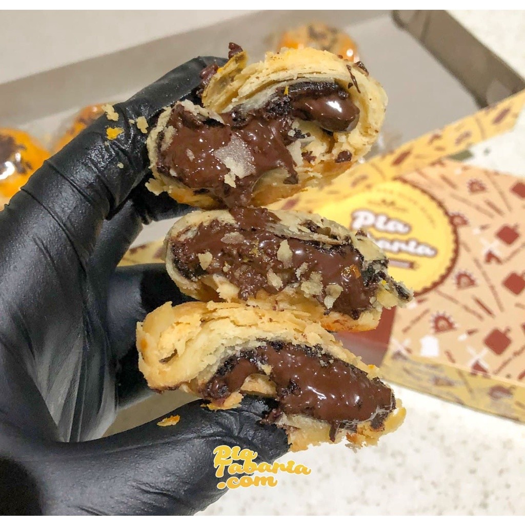 Pia Tabaria Mini Oleh Oleh Khas Makassar (1 Box isi 8) / Pia Coklat Meleleh / Kue Pia Crispy / Kue P