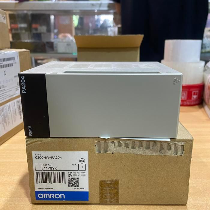 PLC OMRON C200HW-PA204 ORIGINAL