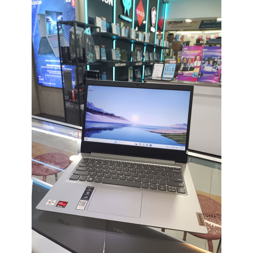 Lenovo Ideapad Slim 3 AMD Athlon Silver 3050U Ram 8GB Ssd 256GB Mulus Siap Pakai