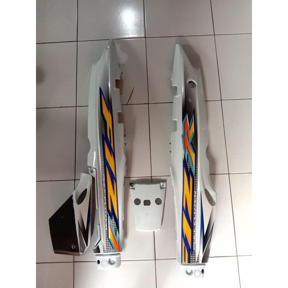 cover body bodi belakang fizr fiz r warna putih striping mirip ori
