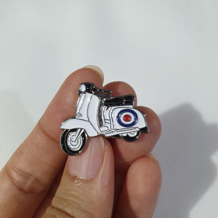 Bros Pin Enamel Vespa Mod Target