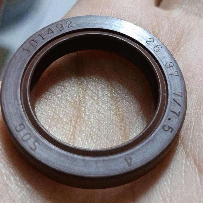 OIL SEAL BABSL 26x37x7/7.5 FKM NBR BABSL 26 37 7 7.5 VITON75 NBR BABSL 26*37*7/7.5 TAHAN PANAS NBR -