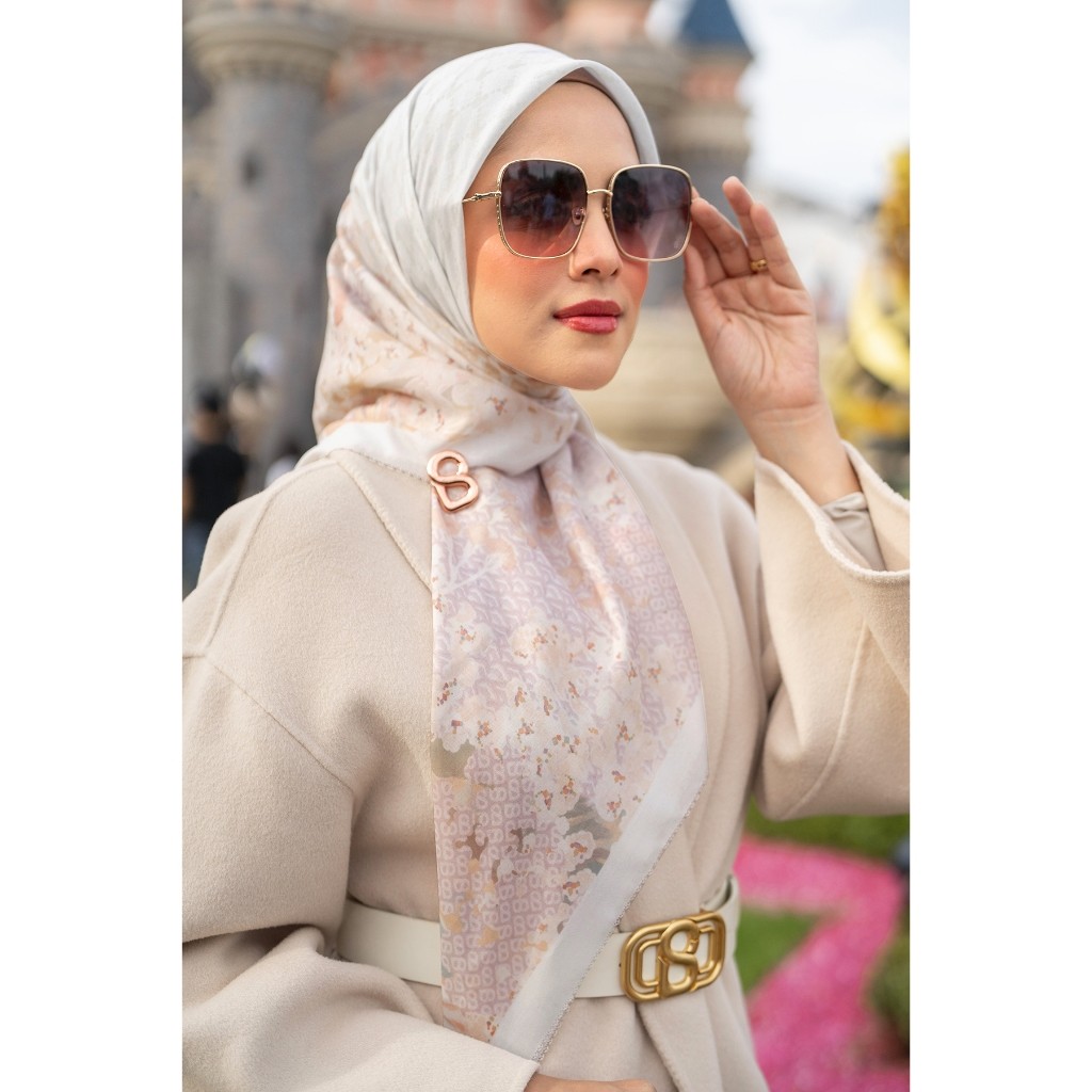 Buttonscarves Jubilation Voile Square - Daisy