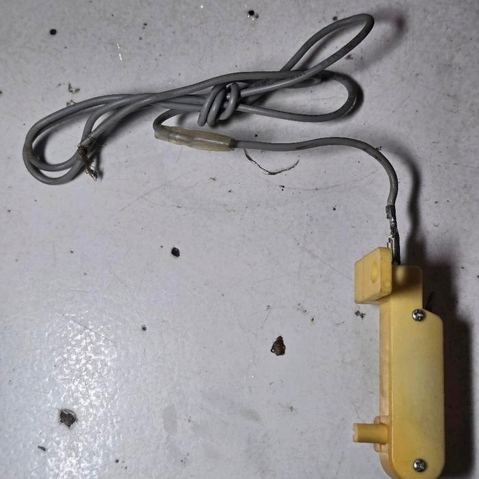 saklar swith swit tombol on off otomatis automatis outo off push off mati pintu kulkas frezer frezze