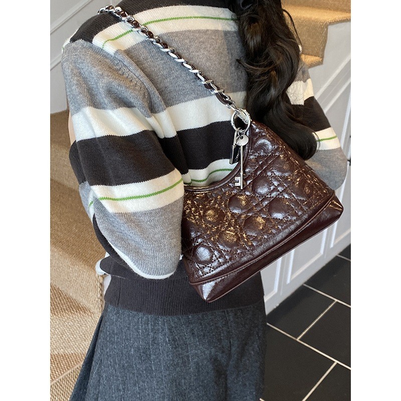 Tas wanita bergaya Chanel dengan motif berlian dan rantai, tas bahu elegan baru, tas selempang, tas 