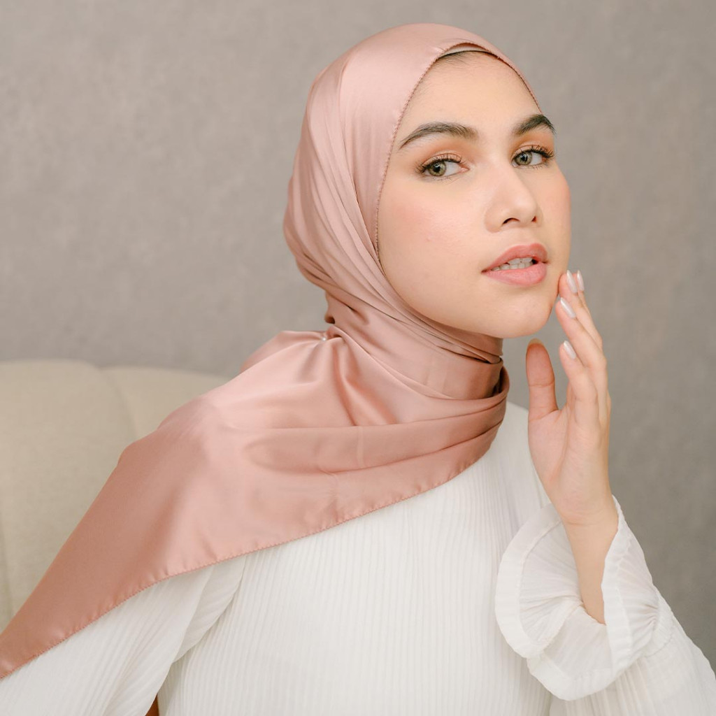 Lozy Hijab - Medina Eyelash Shawl (Pashmina Satin Silk Bordir Pinggir)