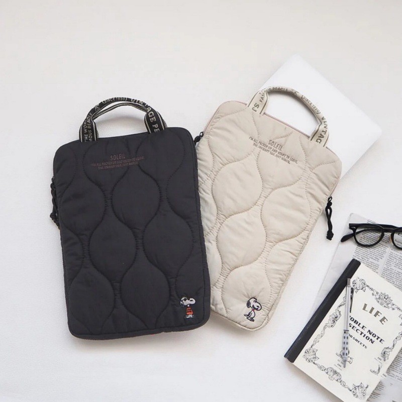 Soleil Snoopy iPad Sleeve Tas Tablet Laptop 13 Inch Material Nylon Quilted Bag