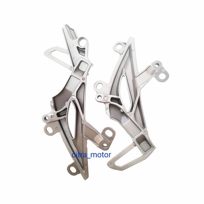 Dudukan Step Footstep Belakang Supra X 125 Helm in
