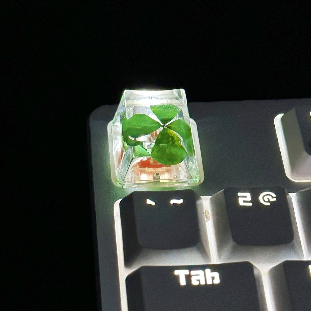 Original drop glue DIY resin high light four-leaf clover key cap True flower meanical keyboard key c