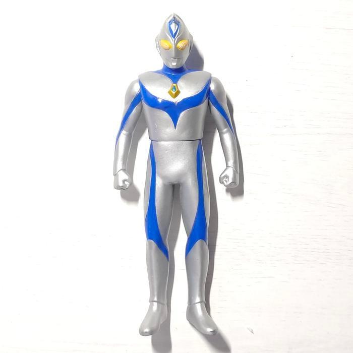 RHS ULTRAMAN DYNA MIRACLE TYPE ULTRA HERO  VINYL 17 CM BANDAI