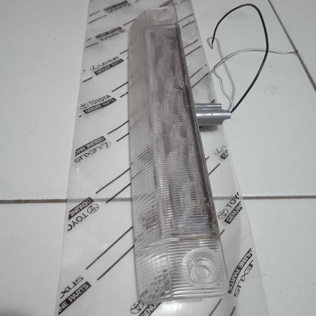 lampu spoiler toyota alphard