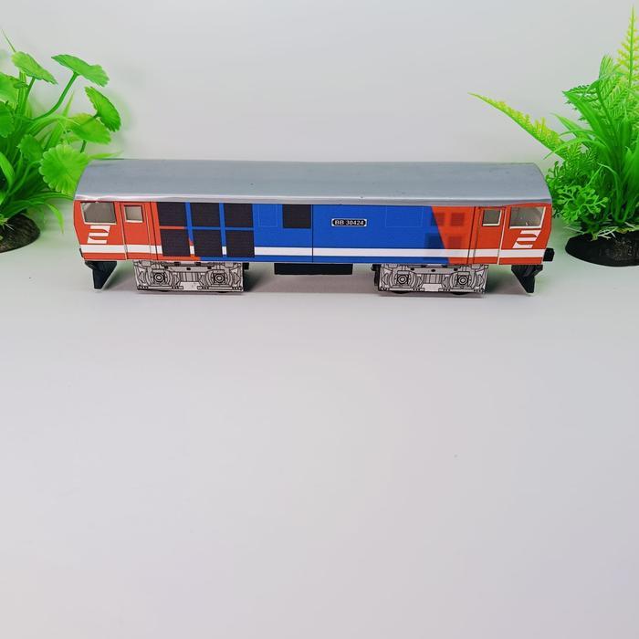 MINIATUR LOKOMOTIF BB 304 MERAH BIRU