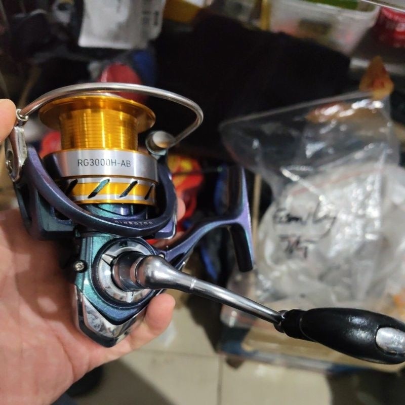 Reel pancing Daiwa regal AB ukuran 3000 reel warna pelangi bunglon RG3000H-AB