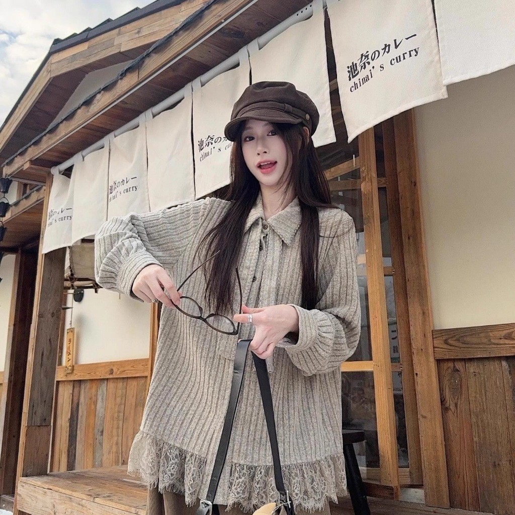 Blus Wanita Motif Stripe Knit Longsleeve Warna Aprikot Dengan Kerah Dasi & Renda Vintage M731