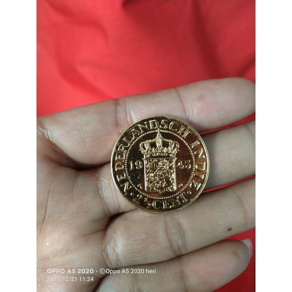 PAJANGAN HADIAH DEKORASI K O IN BE NG GOL NED E RLA ND BAHAN KUNINGAN K R OM