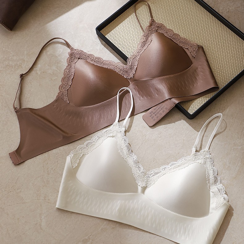 Aura Intim Bra bertali tipis dengan cup segitiga, penyangga lembut, tanpa jahitan.