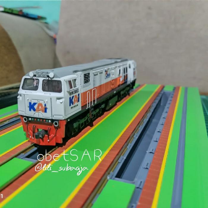Miniatur Lokomotif kereta api CC206