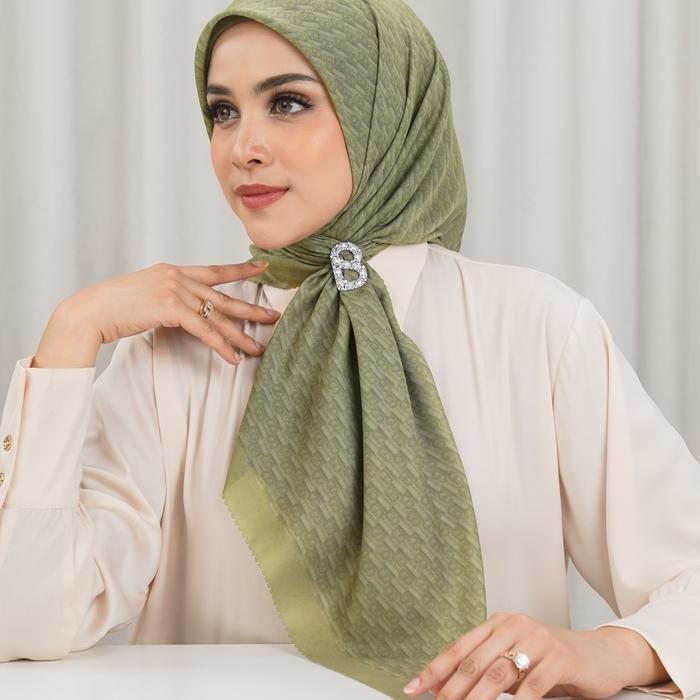 Buttonscarves Leena Monogram Square. - Boa