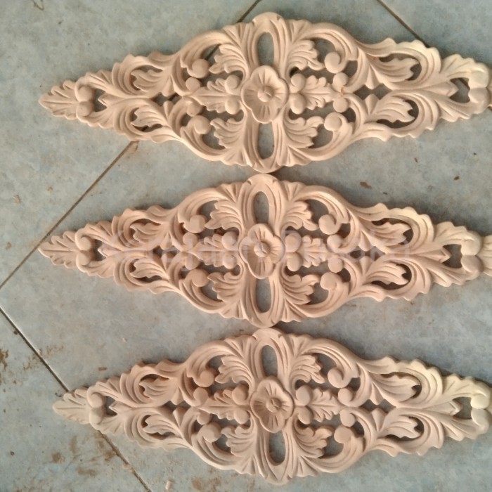 Ornamen ukir ukiran tiang soko ukiran tempel pintu ukiran serbaguna KS2435