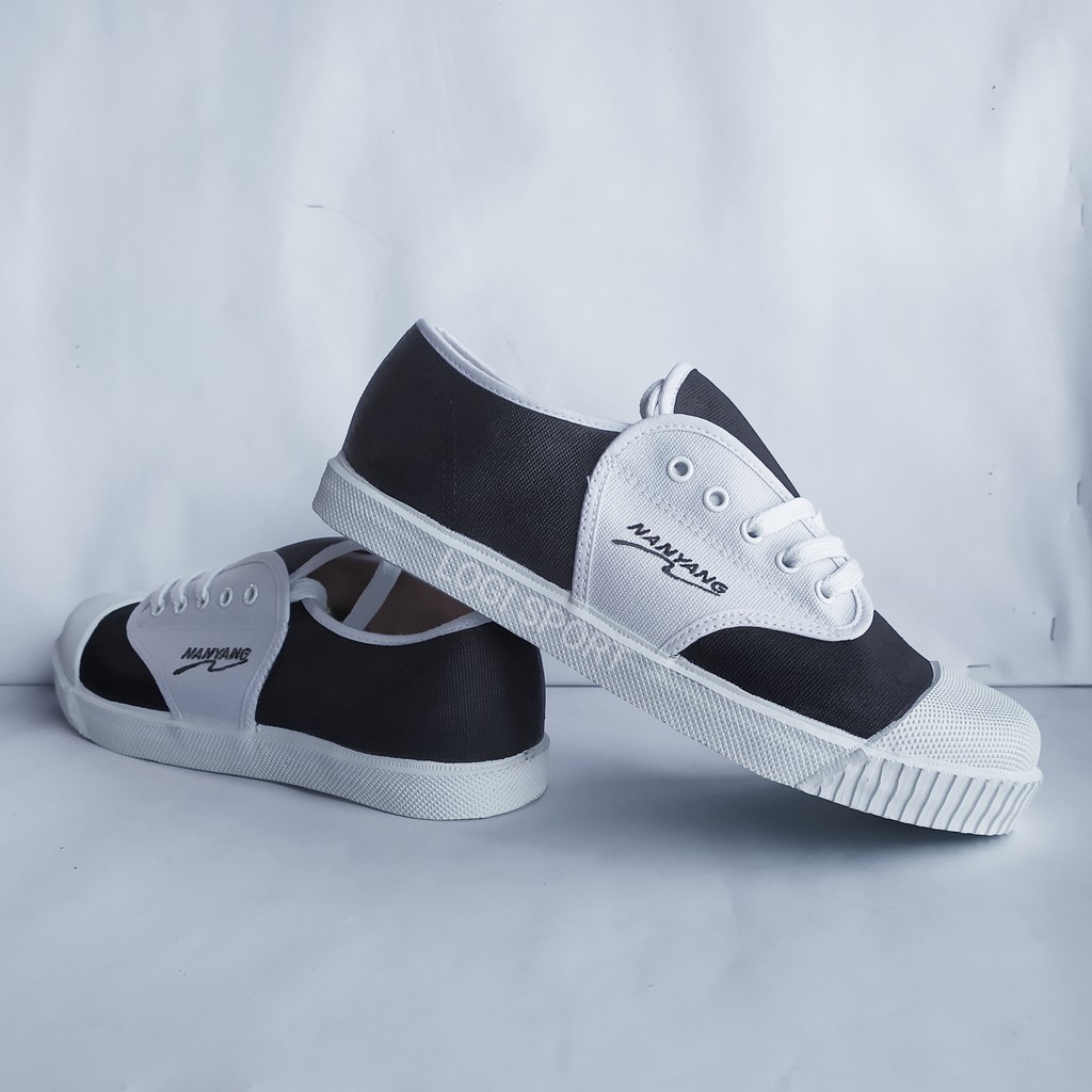Sepatu sneakers nanyang motif hitam putih polos