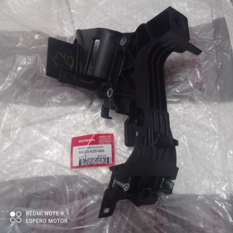 STAY COMP DUDUKAN PANEL COVER DEPAN VARIO 160 VARIO160 64223K2SN00  64223-K2S-N00 AHM