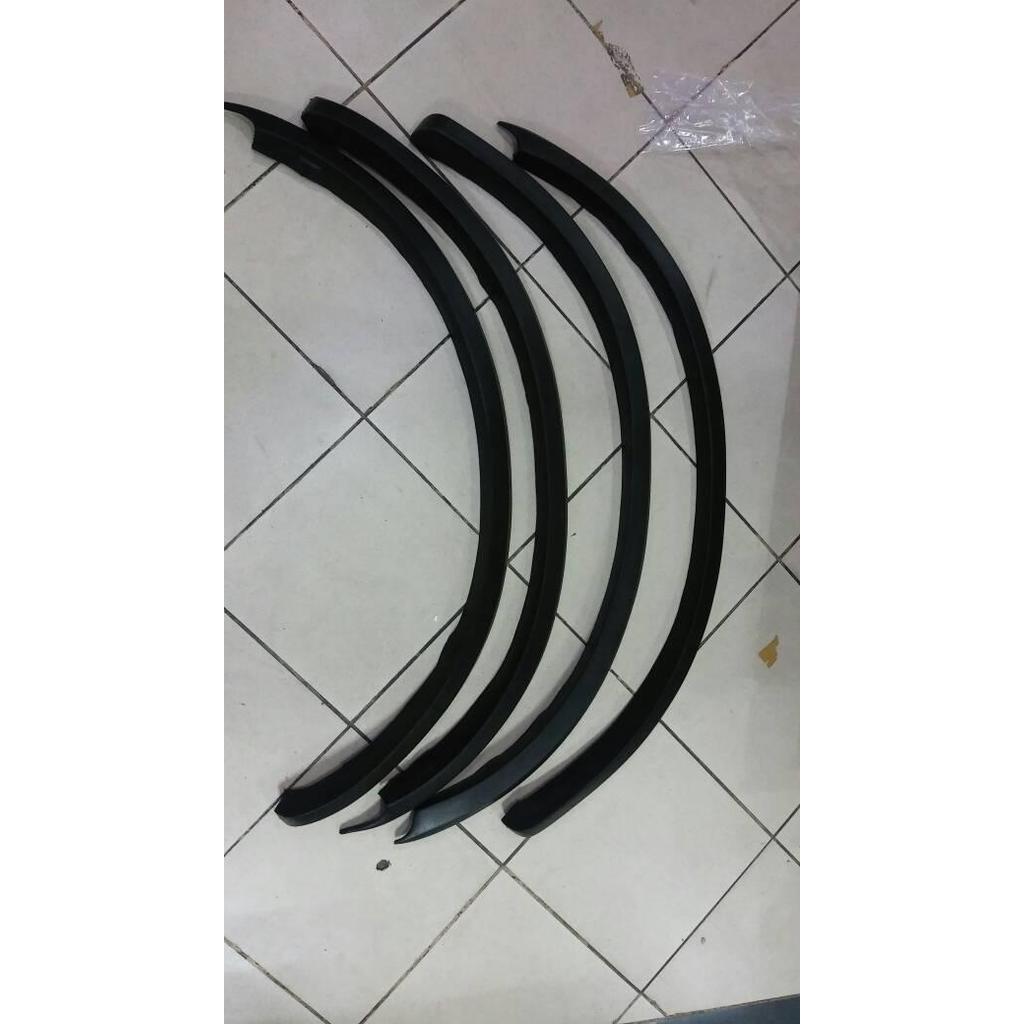 Over fender Rush/Terios.