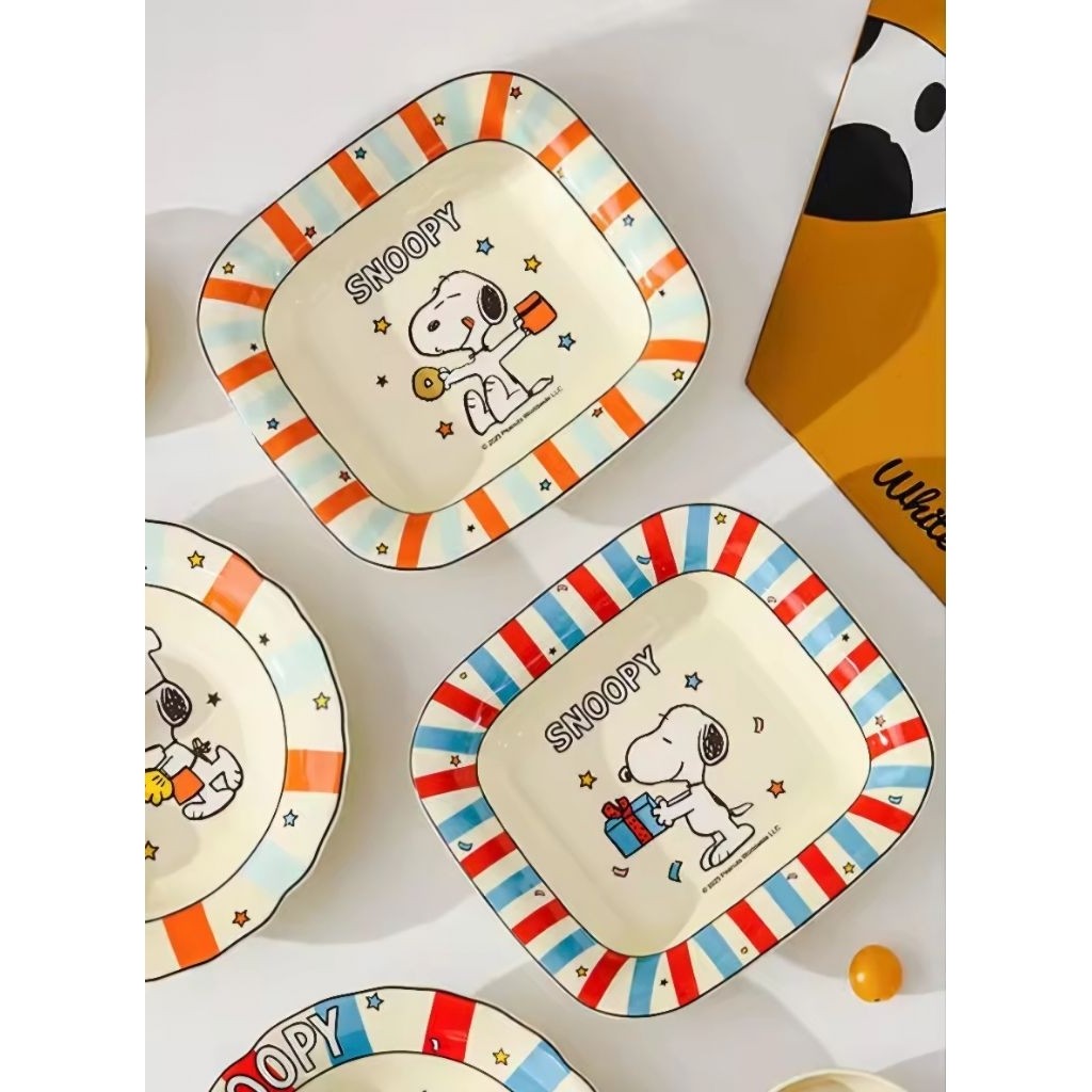Snoopy Piring Keramik Kotak Garis Garis - Piring Snoopy Kotak Keramik Original