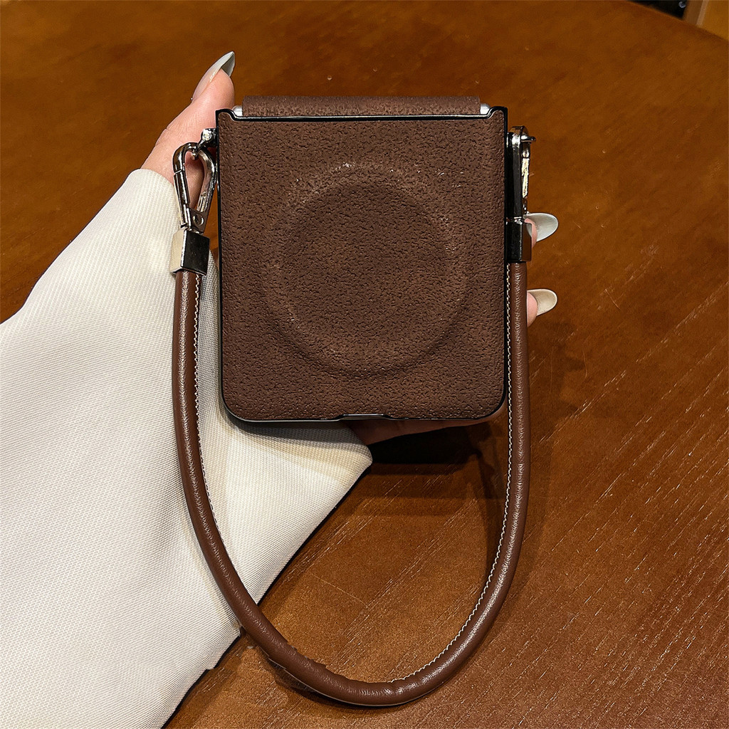 Casing Ponsel Magnetik Pola Lubang Bulan Coklat Korea dengan Tali Kulit untuk Samsung Galaxy Z Flip 