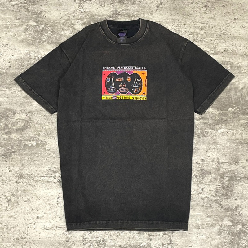 (COD) Kelompok Penerbang Roket X Alipjon - Tiga Bermuda Tshirt - Black Wash | Official Merchandise