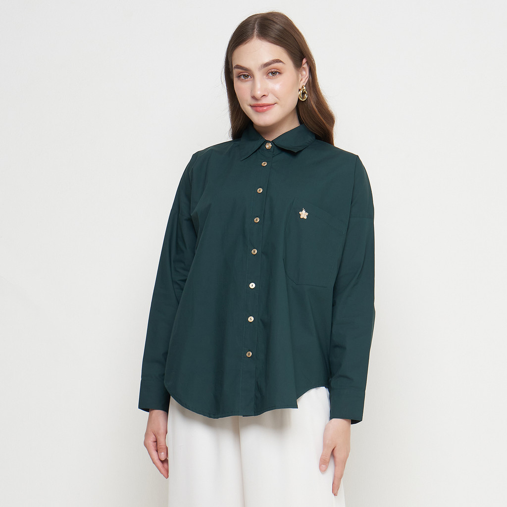 Cassia - Oversized Shirt With Emblem in Emerald