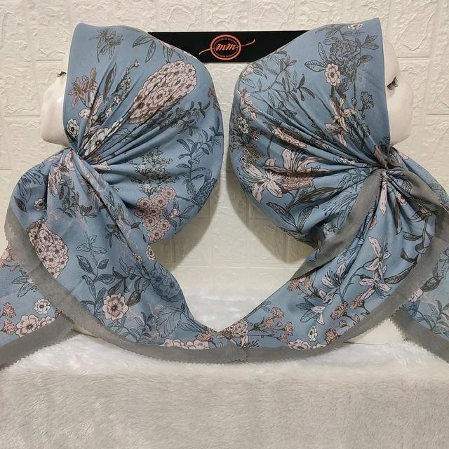 HIJAB SEGI EMPAT VOAL MOTIF BUNGA PEACH BIRU MUDA - -, -