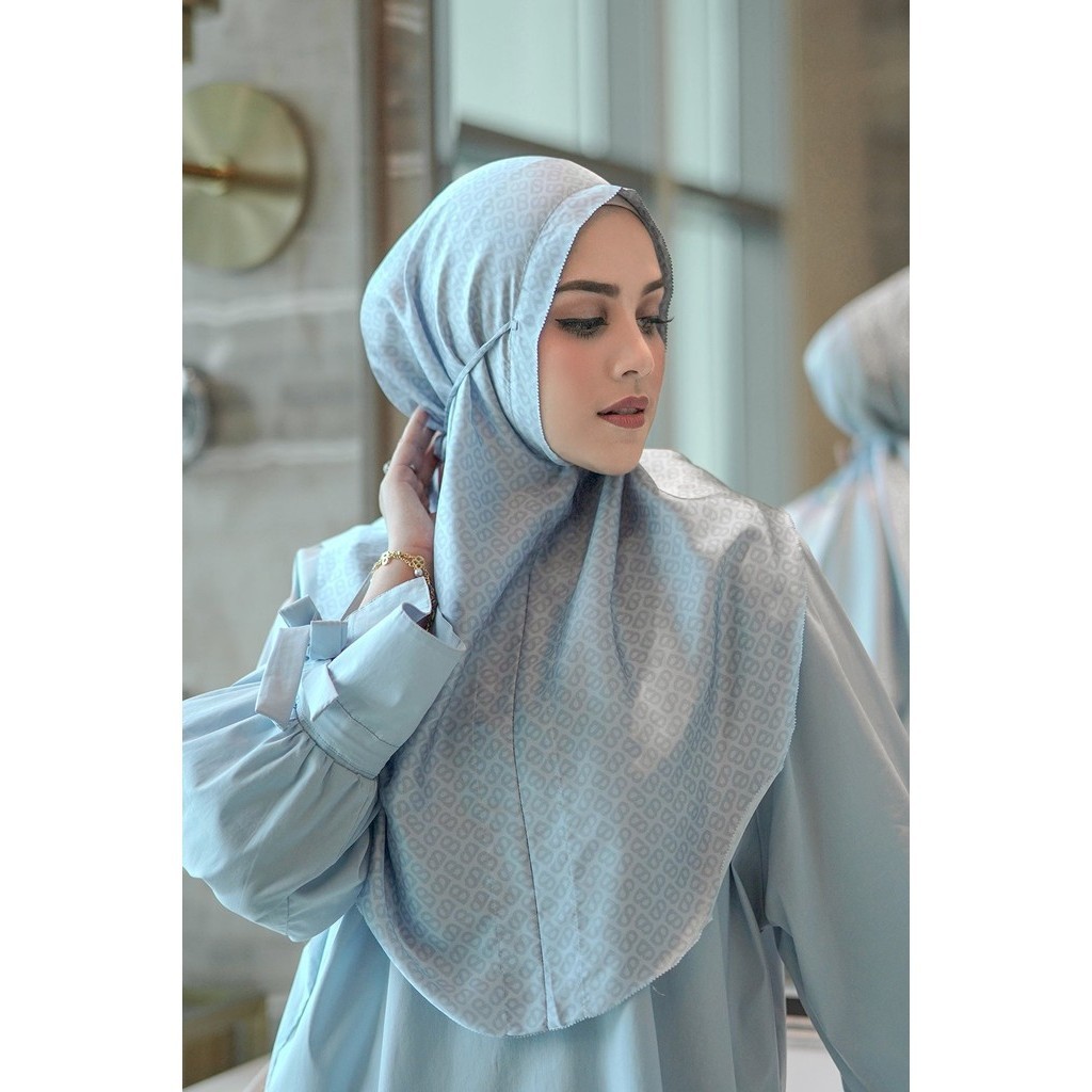 Buttonscarves The Tapis Slip On - Baby Blue