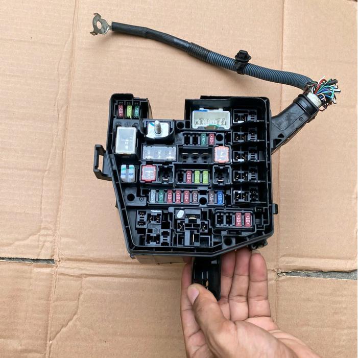 PASSfuse box sekring mobil toyota new yaris vios tahun 2014 - 2021 original fuse box sekring vios ya