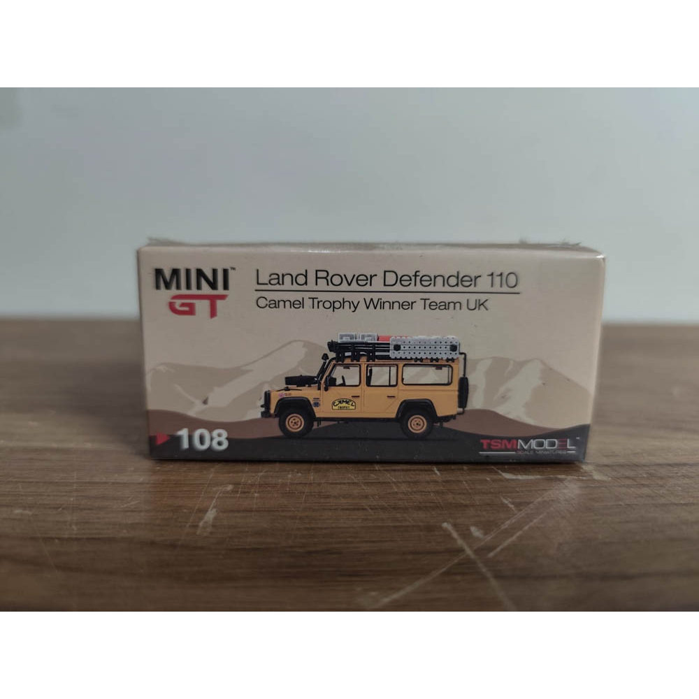 MiniGT Land Rover Defender 1110 Camel Trophy Winner Team UK